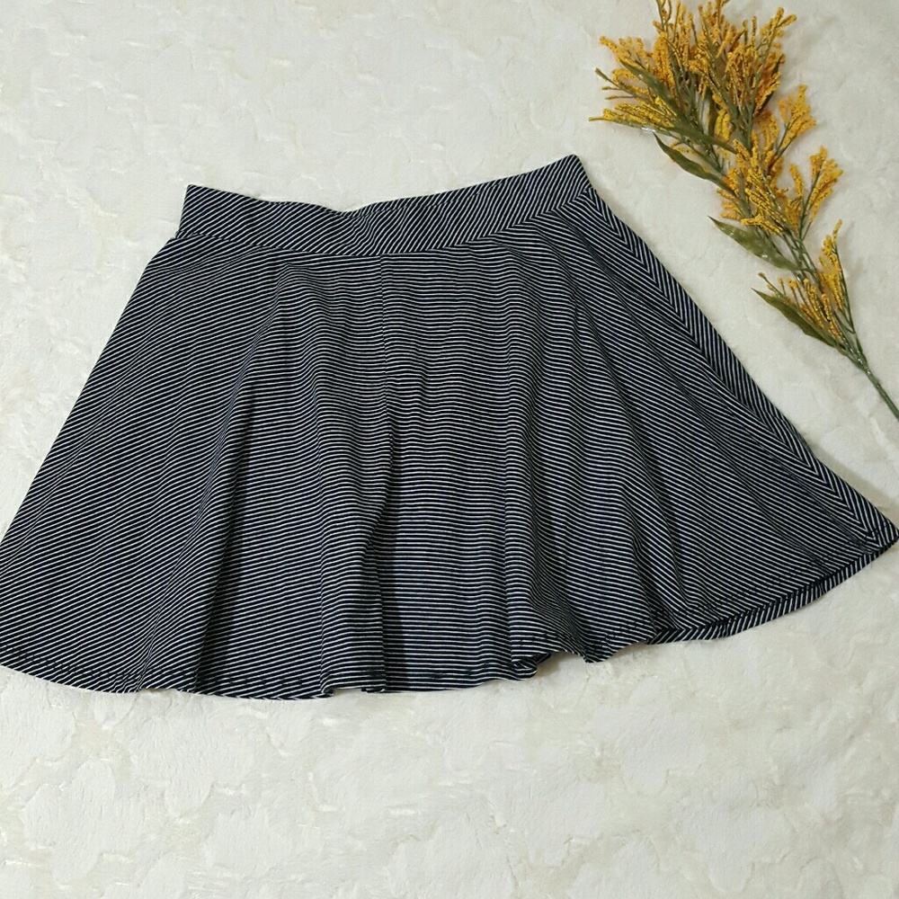 Black and White Stripe Skater Skirt Size L